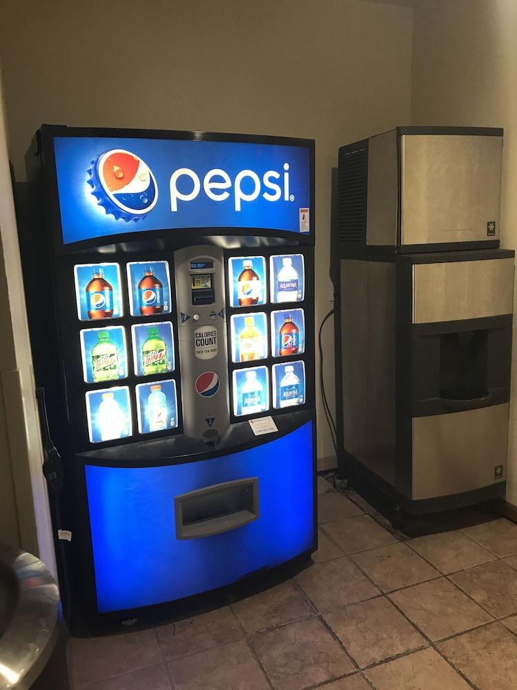 Super 8 By Wyndham Bridgeview Of Mackinaw City Ngoại thất bức ảnh