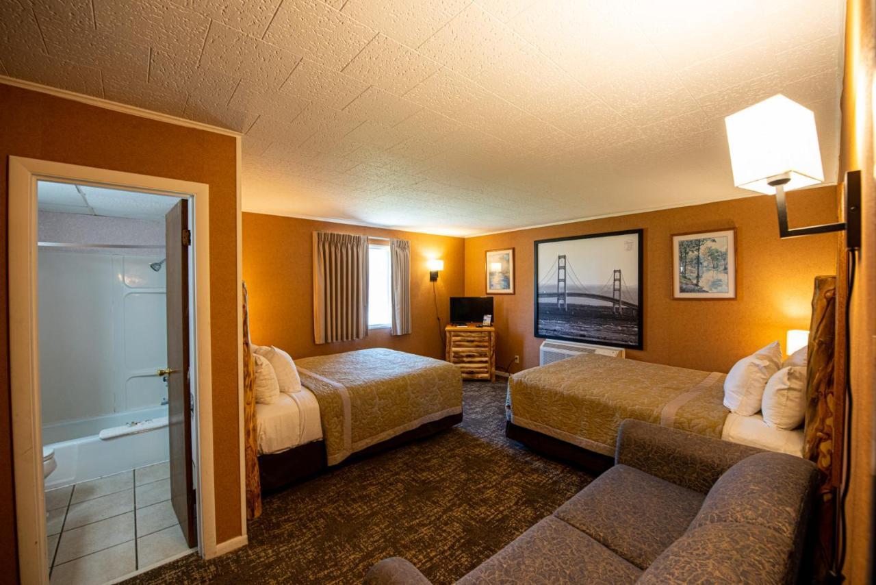 Super 8 By Wyndham Bridgeview Of Mackinaw City Ngoại thất bức ảnh