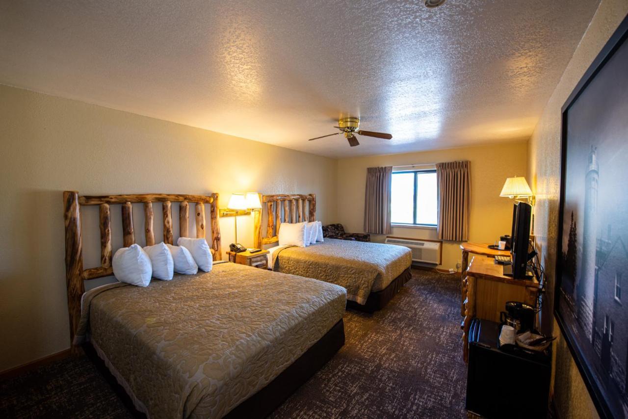 Super 8 By Wyndham Bridgeview Of Mackinaw City Ngoại thất bức ảnh
