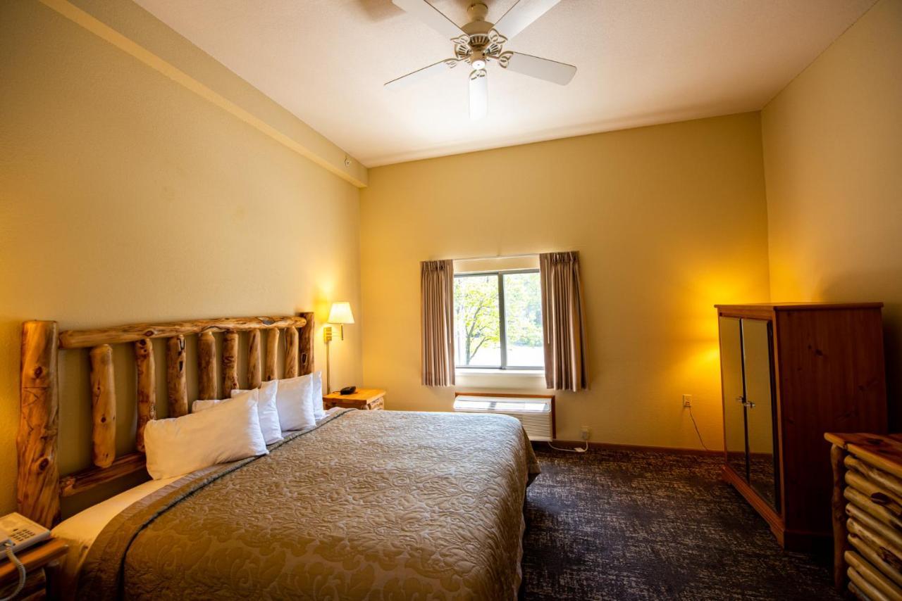 Super 8 By Wyndham Bridgeview Of Mackinaw City Ngoại thất bức ảnh