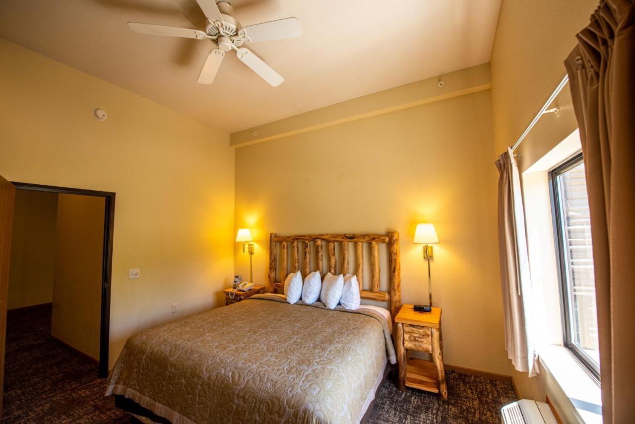 Super 8 By Wyndham Bridgeview Of Mackinaw City Ngoại thất bức ảnh