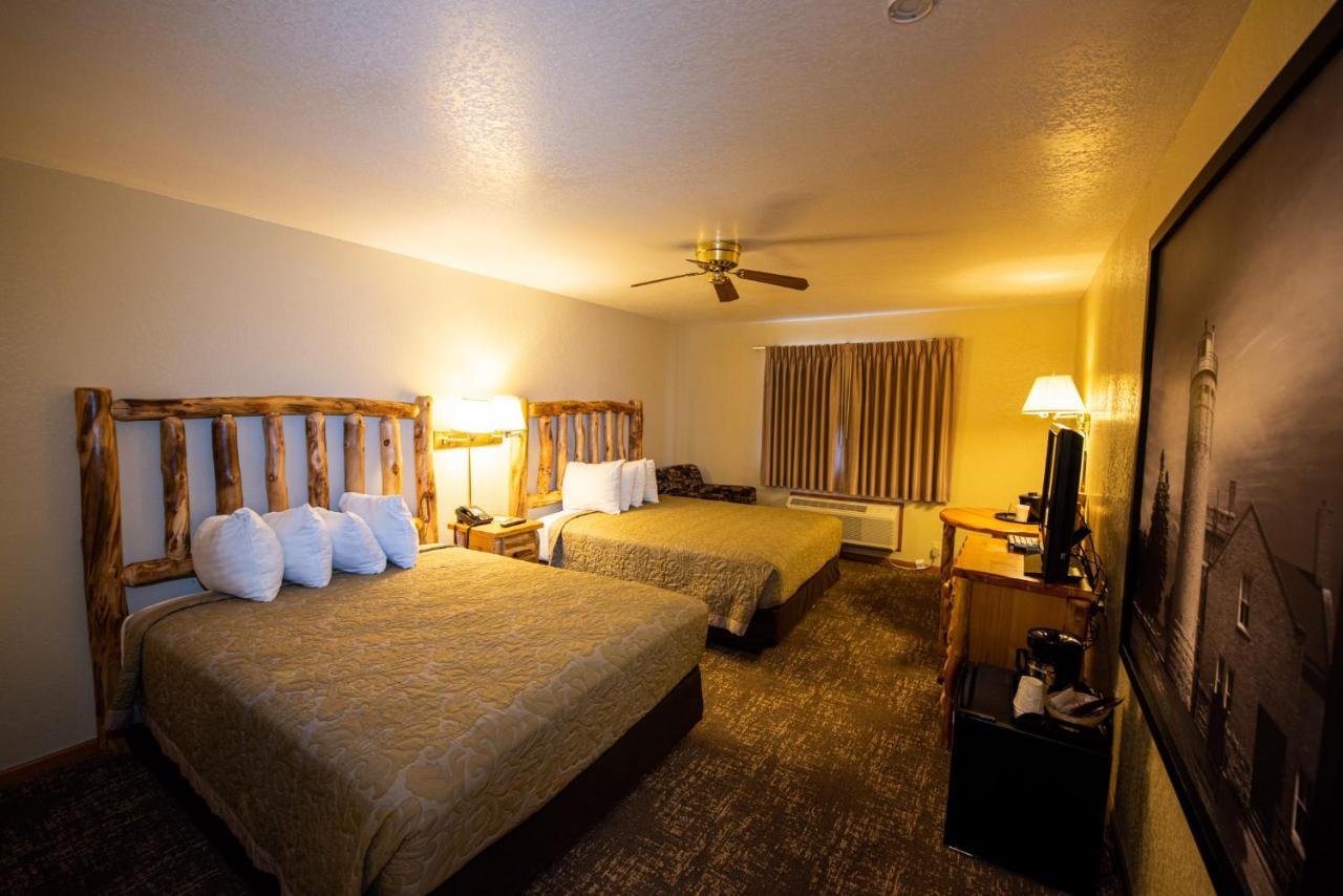 Super 8 By Wyndham Bridgeview Of Mackinaw City Ngoại thất bức ảnh