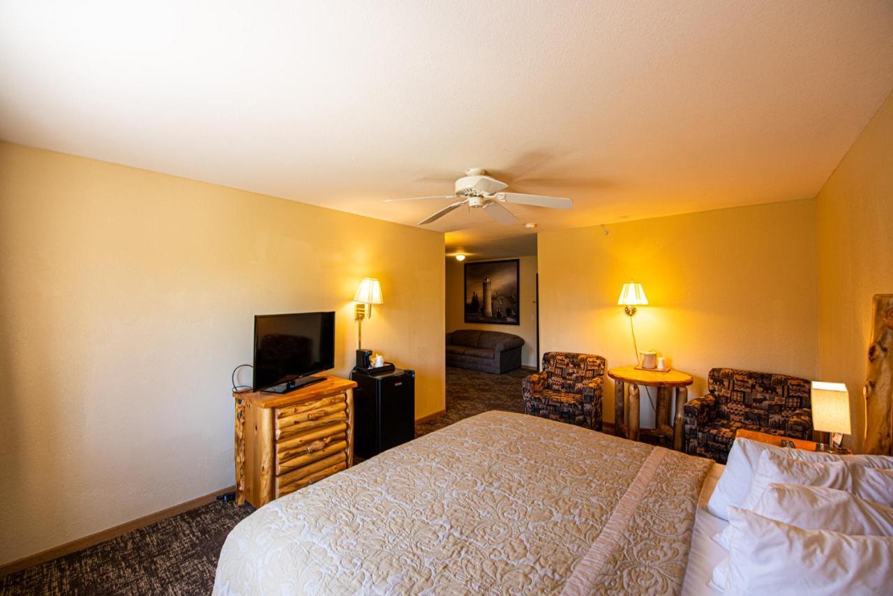 Super 8 By Wyndham Bridgeview Of Mackinaw City Ngoại thất bức ảnh