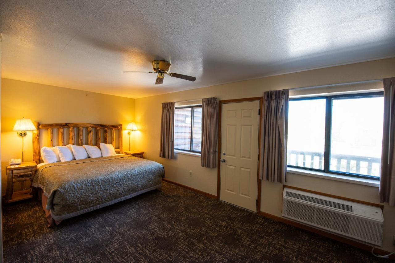Super 8 By Wyndham Bridgeview Of Mackinaw City Ngoại thất bức ảnh