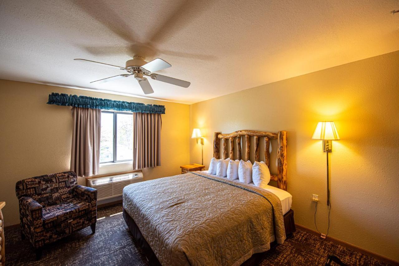 Super 8 By Wyndham Bridgeview Of Mackinaw City Ngoại thất bức ảnh