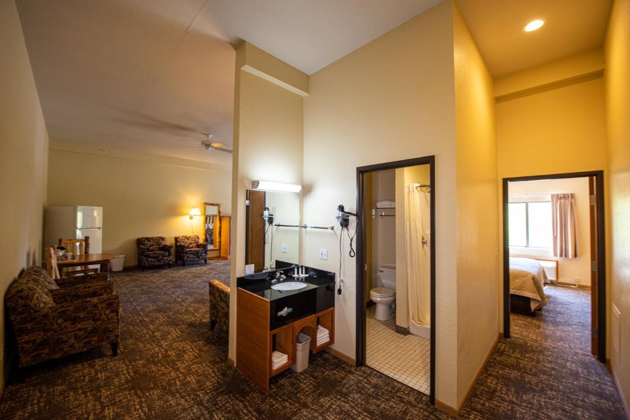 Super 8 By Wyndham Bridgeview Of Mackinaw City Ngoại thất bức ảnh