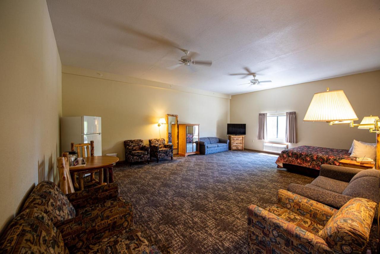 Super 8 By Wyndham Bridgeview Of Mackinaw City Ngoại thất bức ảnh
