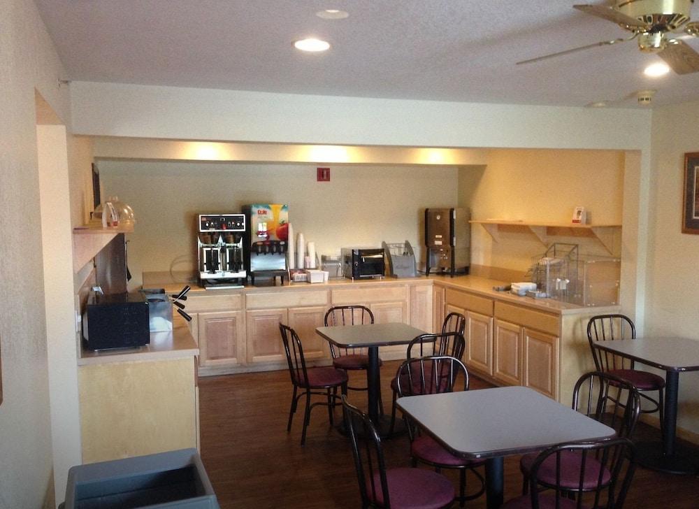 Super 8 By Wyndham Bridgeview Of Mackinaw City Ngoại thất bức ảnh