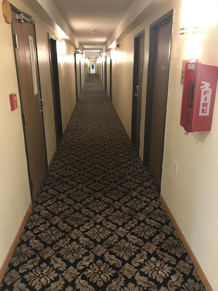 Super 8 By Wyndham Bridgeview Of Mackinaw City Ngoại thất bức ảnh