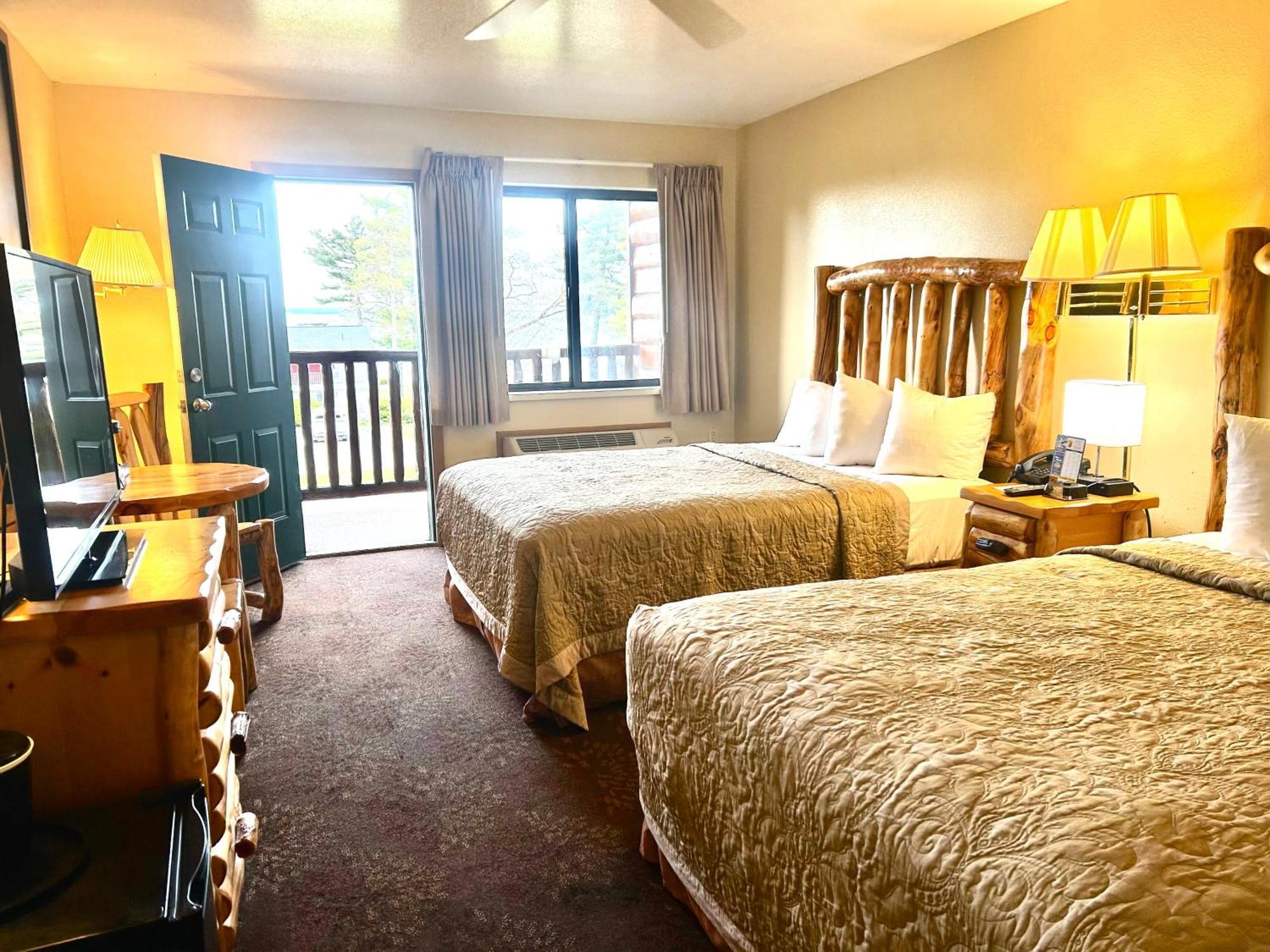 Super 8 By Wyndham Bridgeview Of Mackinaw City Ngoại thất bức ảnh