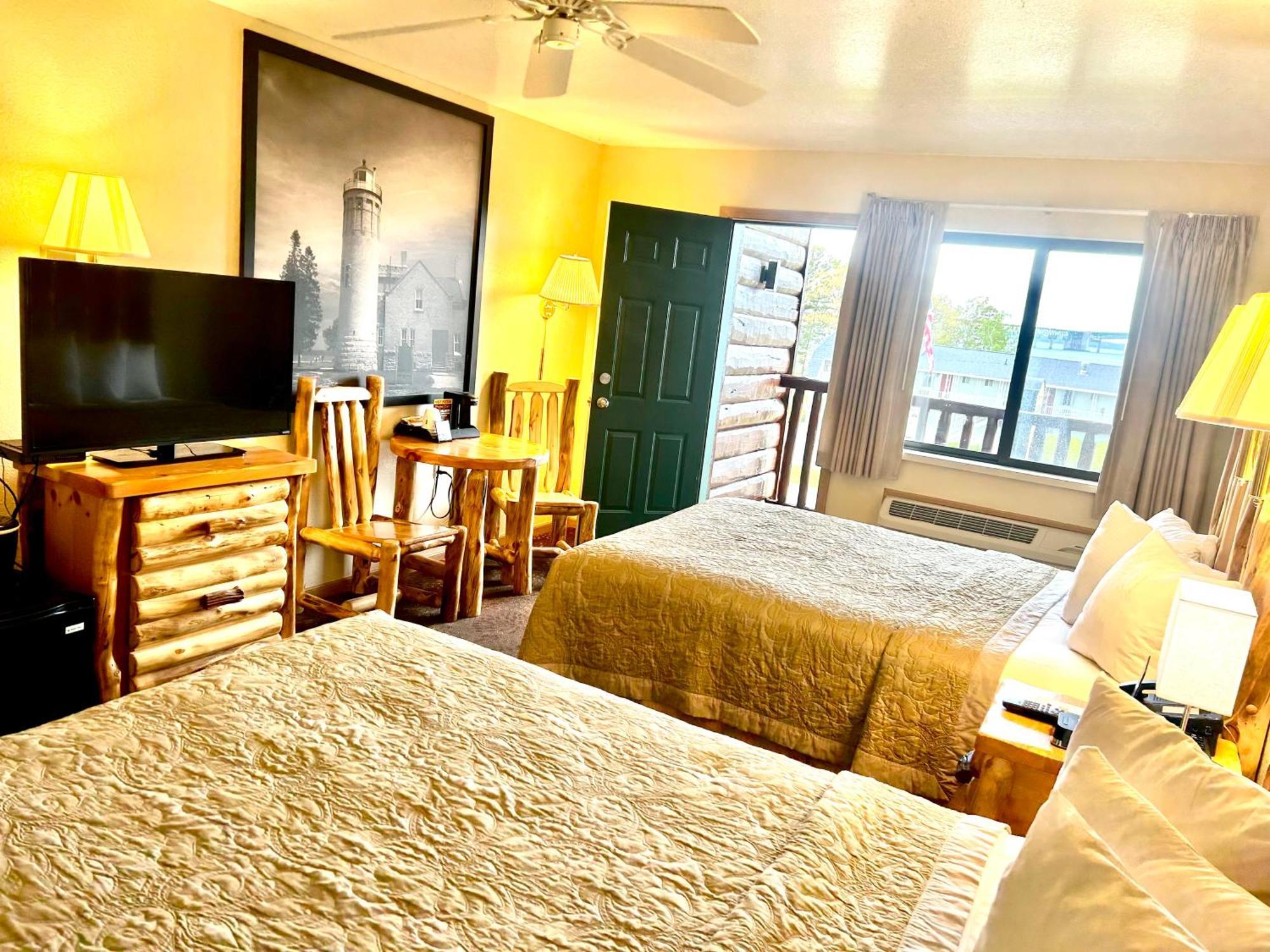 Super 8 By Wyndham Bridgeview Of Mackinaw City Ngoại thất bức ảnh