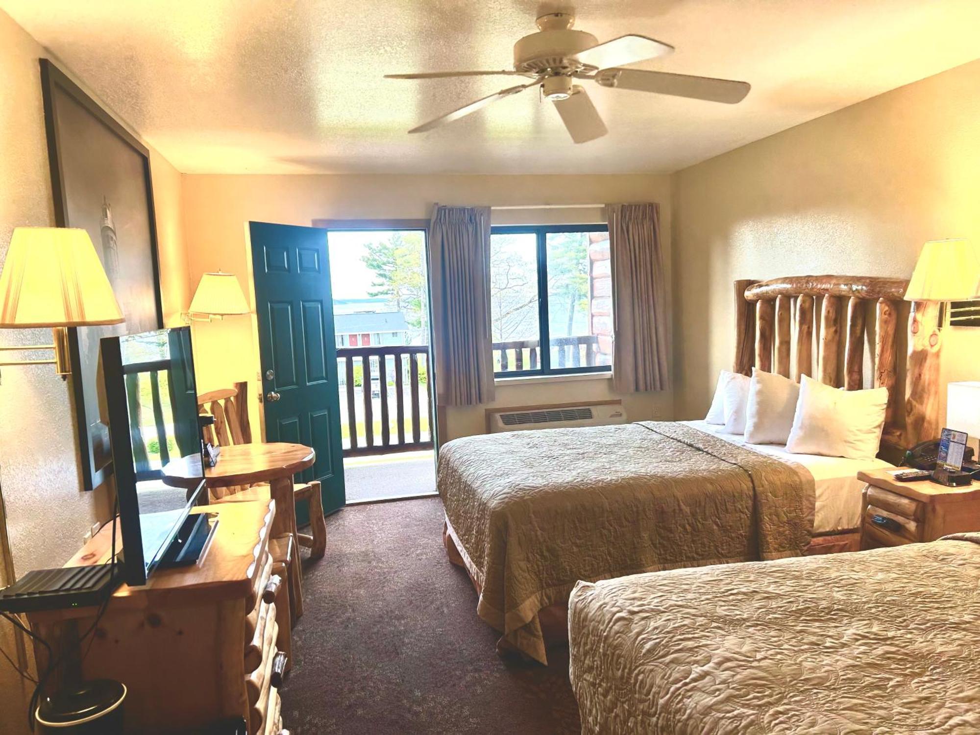 Super 8 By Wyndham Bridgeview Of Mackinaw City Ngoại thất bức ảnh
