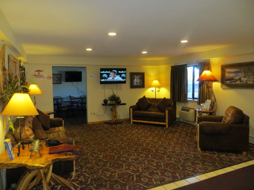 Super 8 By Wyndham Bridgeview Of Mackinaw City Ngoại thất bức ảnh