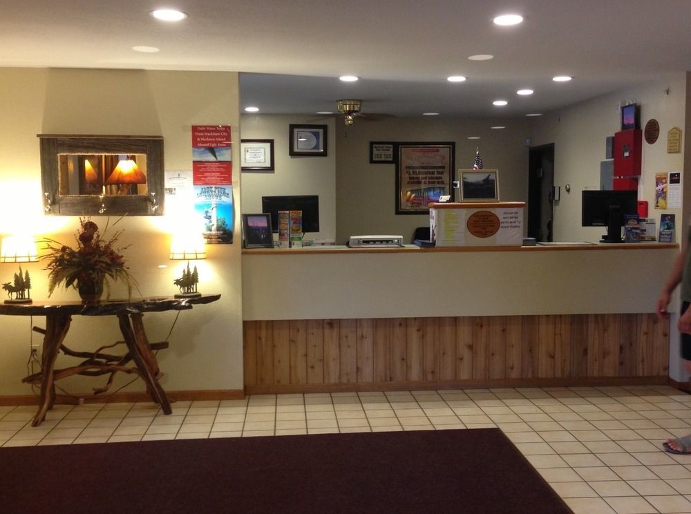 Super 8 By Wyndham Bridgeview Of Mackinaw City Ngoại thất bức ảnh